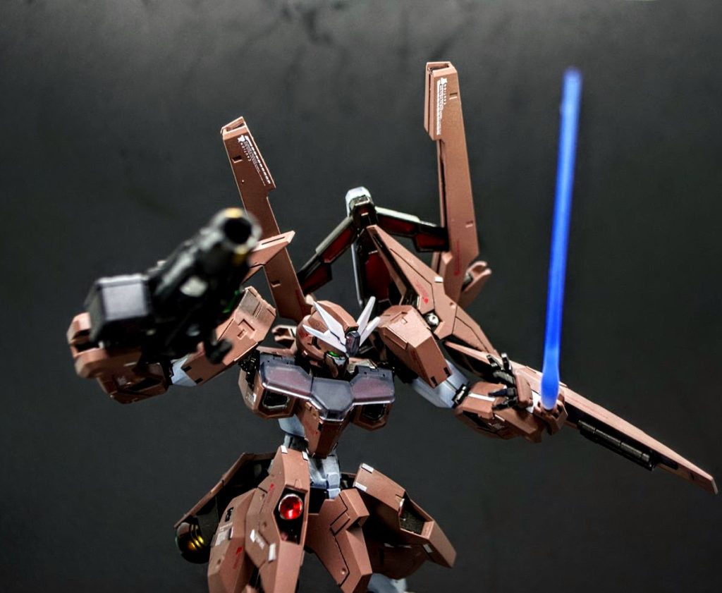 ビームサーベルを展開!個人的にルブリスソーンで一番好きな武装です。