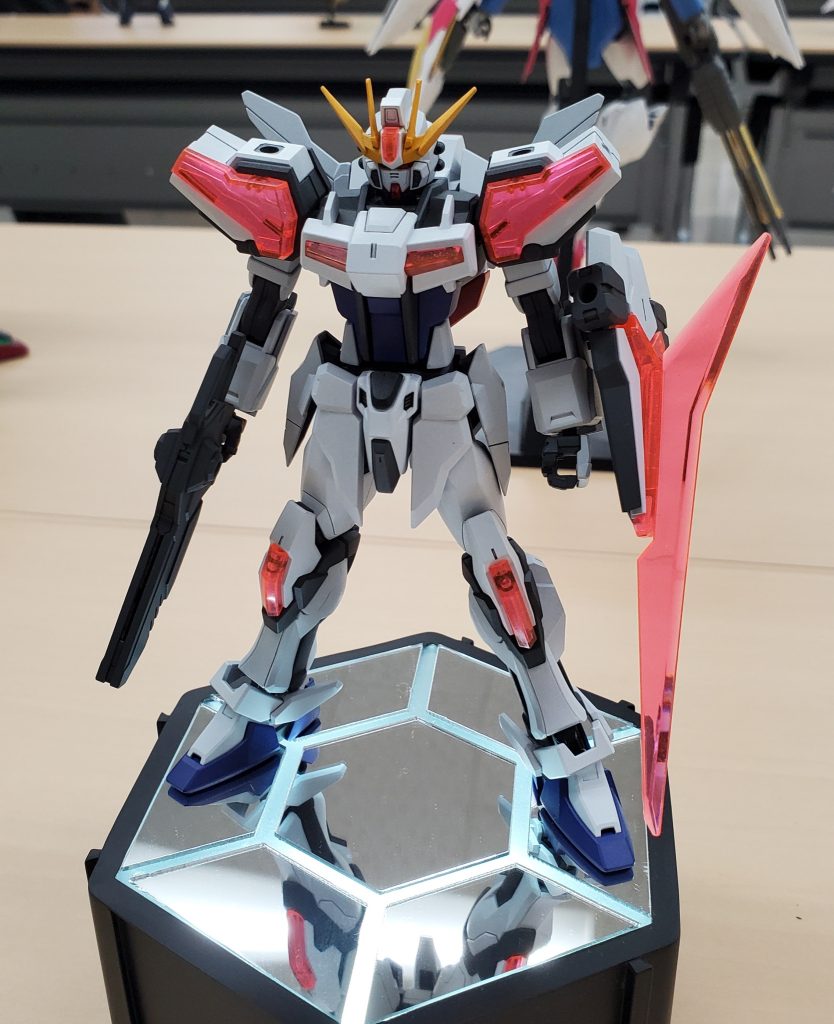 で、実際に飾るとこうなります(学祭での展示会の様子)青みを追加すれば良かったかなというのが反省点ですね。