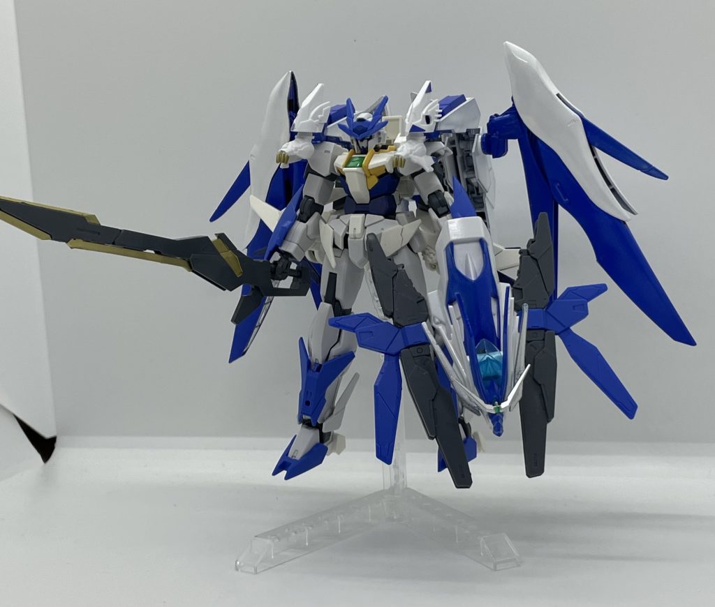 ダブルオースカイセイバーに。スカイメビウスの肩に腕を乗せてるのがお気に入り。バスターソード持たせたかったのでダブルオースカイから引き継ぎました。