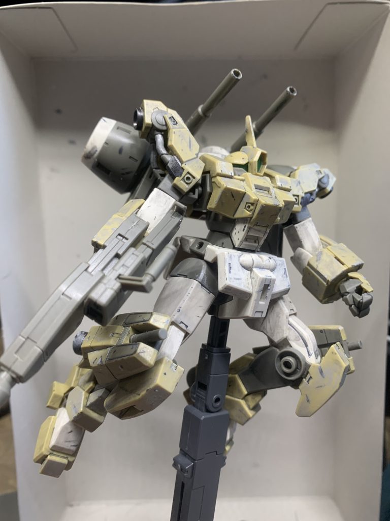 ゴツゴツして角張っている機体なのでウェザリングがやりやすかったです。