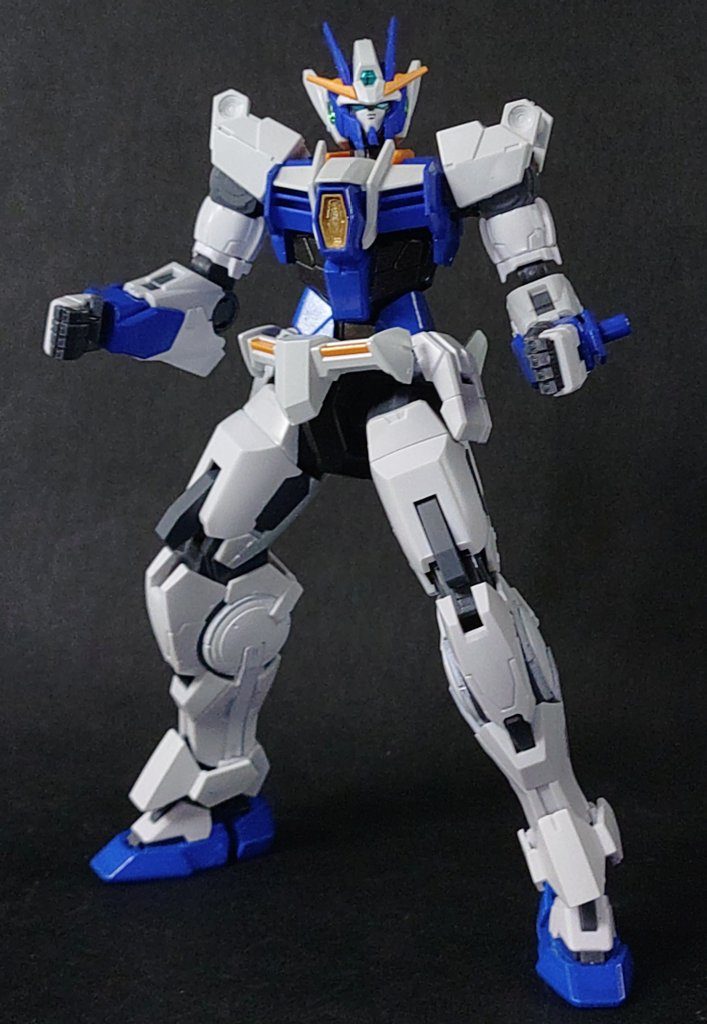 本体の加工が終了した状態。スリムでスマートなHGに比べて、中身が詰まっている分マッシブなRGは、筋肉質でアスリート体型だと言われているダブルオーらしいスタイルですね。
