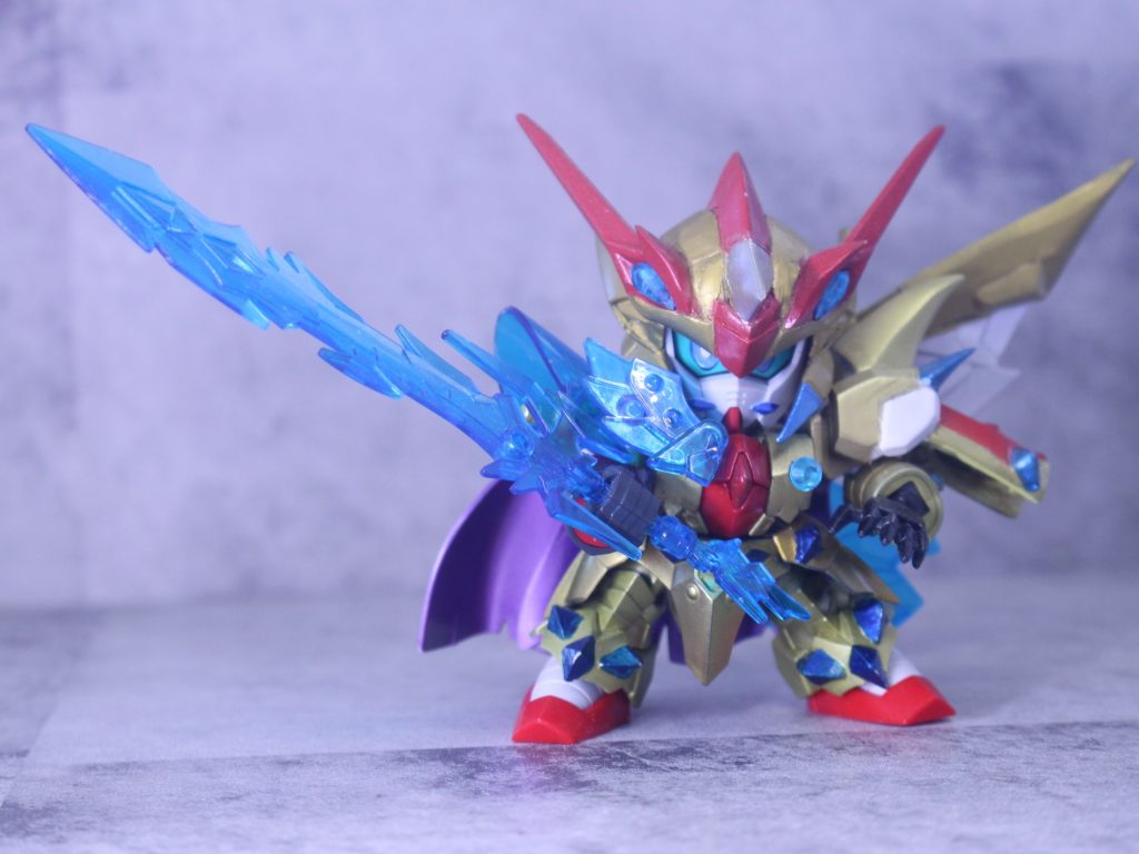 息子、聖竜騎士ゼロガンダムこんなにかっこいいのになぜキットがでないんだバンダイさん！！（まぁ一応ちーびー戦士出てるけど）