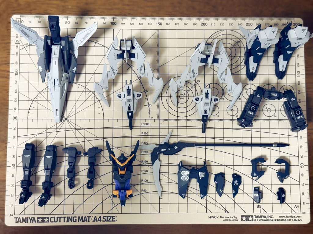 組み立て前はそれほどボリュームがあるように感じませんでしたが、アーマー付きの出来上がりはかなりの迫力でした