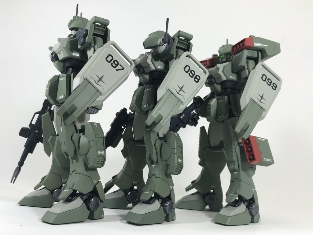 恒例のシールド機体No.並びショットです。グリーンにすると一気に陸戦仕様に見えてきますね〜