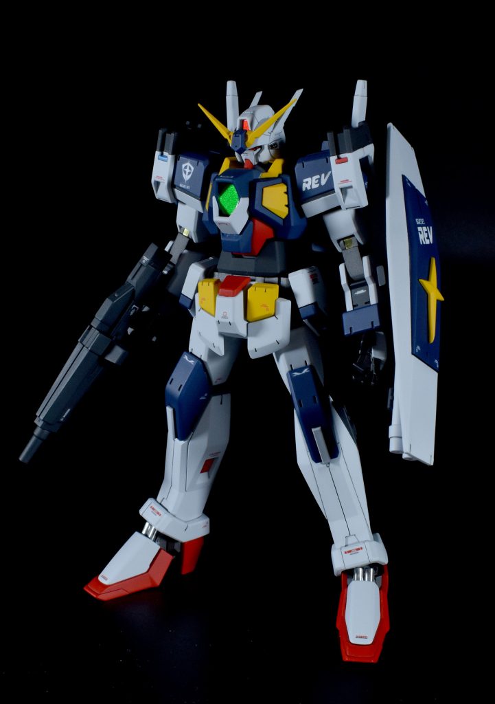 ゴテゴテしないシンプルな主人公機をイメージ。以前製作したシャルドール・イーグル(https://gumpla.jp/hg/831396)の後継機というも意識しています。