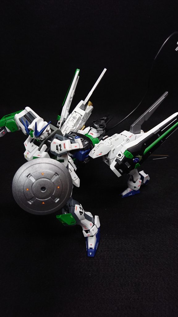 機体名の「スティード」は英語で“駿馬”と言う意味“足の速い馬”のことらしいです馬型がモチーフな事と大型のブースターで機動力を上げていることから、この機体名にしてみました