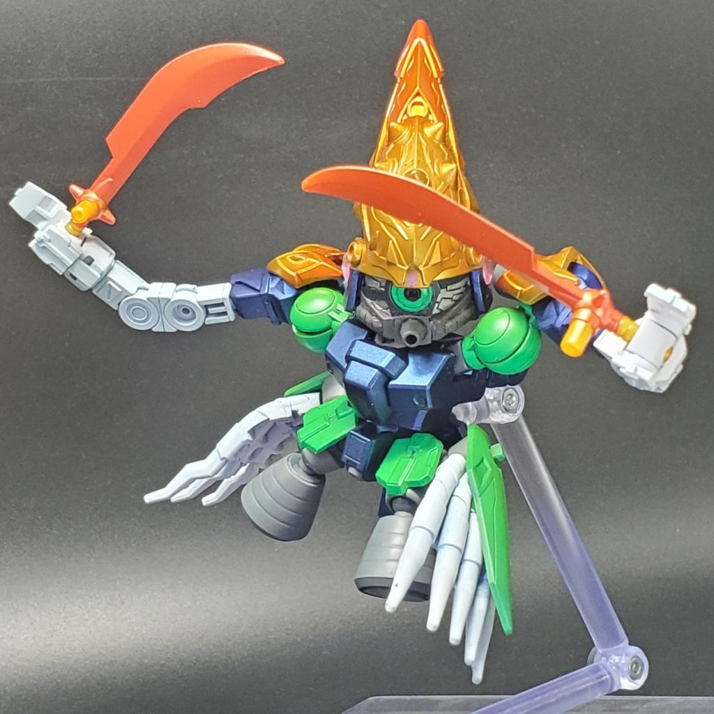 不思議なマスクを被ることで、宇宙海賊騎士キャプテンレッドの部下「パイレーツボール」の力が宿る。