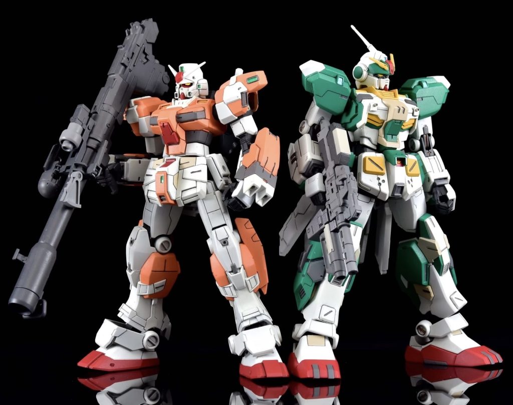 ■パーツを入れ替えた2機を並べて色で統一してこうやって並べると元からこうだったようで面白いですよね。武器はシステムウェポンキットから持ってきてます。