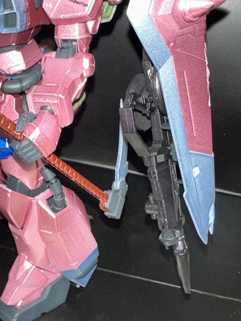 シールドにビーム突撃銃を懸架できるようにしました。