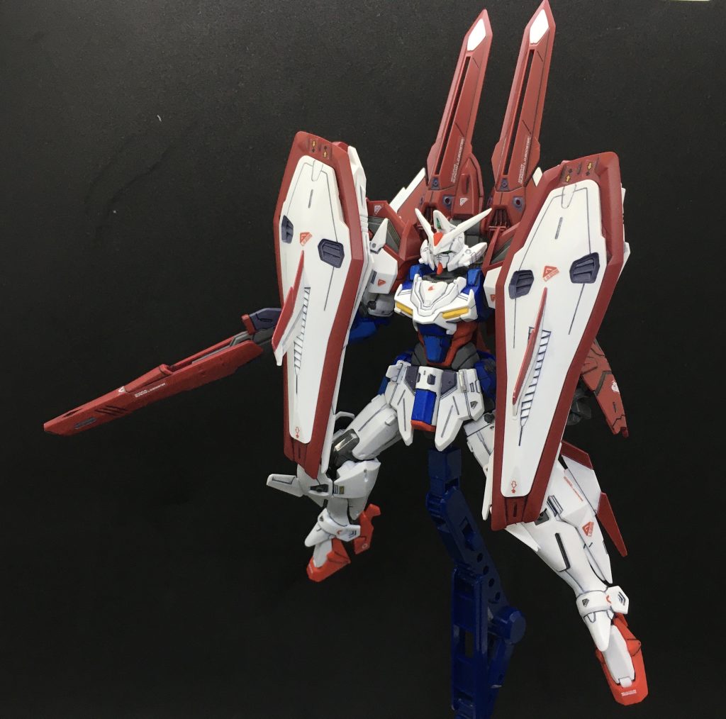 　前方に向けてシールドモードに。反応炉を内蔵しているとはいえ、装甲部材として優秀なはず(ガンダニュウム合金製ですし)なので。　それに小さいシールドでピンポイントに防ぐの難しそう。