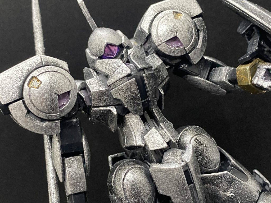 アップで⤴️シールド嵌める部分と肩の金色、肩の紫は筆塗りです☺️