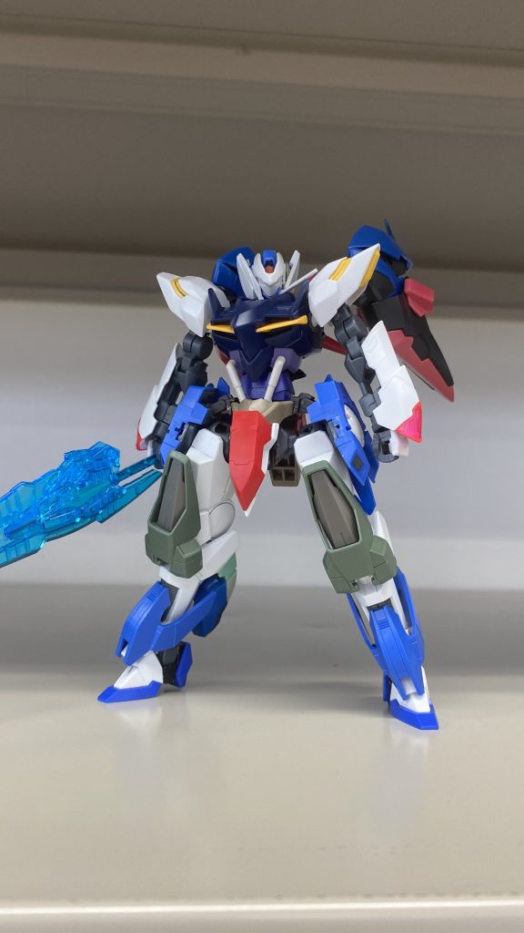 紆余曲折を経て何となく形が近づいてきた頃(ツノが外れてますがw)足の形が決まらず悩みまくりました…