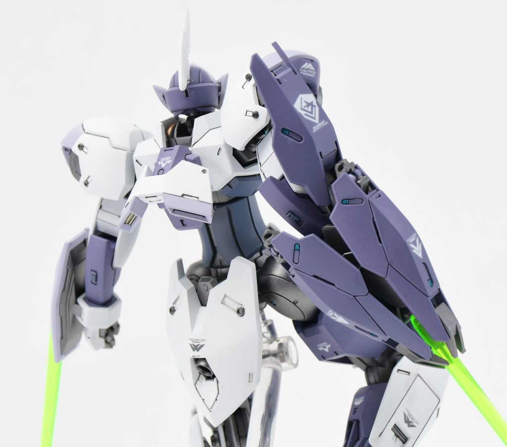 ■後ろ姿右側スラスター周りに中間色を配置したおかげで情報量が上がったかなと思います。また腰パーツにも楕円凹モールドがあるので肩と同じ加工をしています。見ていただきありがとうございました!御三家では一番デザインが好きなので、元を壊しすぎない程度に適度な改修で制作してみました。気に入って頂けたらいいね、感想などお願いします。ミカエリスの完成ポストhttps://x.com/amchiyzola/status/1729464360597442601良かったらいいね、リポストお願いします。制作過程の写真も載せておきますので良かったら見てみてください。