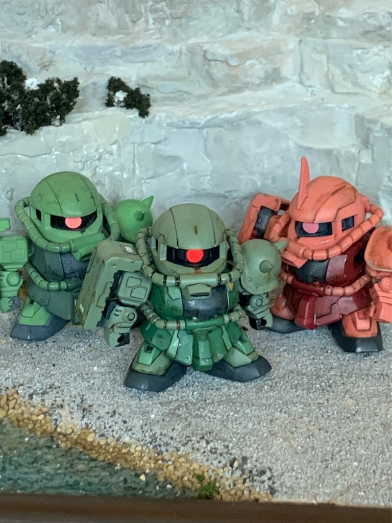 このキットを完成させたことで、漸く、シャア少佐のザク小隊を結成することが出来ました。