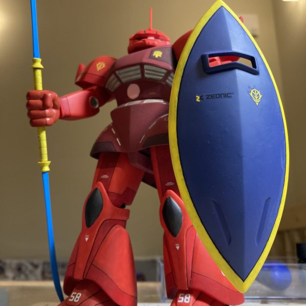 会社の先輩から娘にもらった、旧キット1/100シャア専用ゲルググ