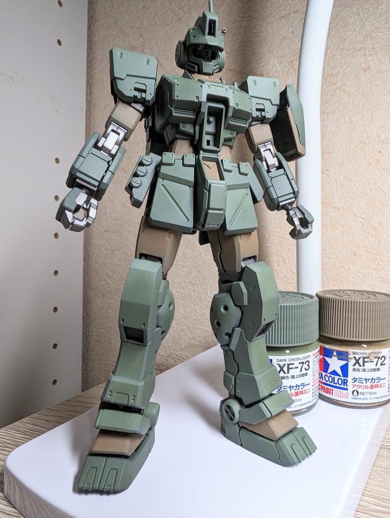 さて、しくじり1つ目 AFV塗装を勉強するとブラック&ホワイトテクニックの作例が多かったので、下地を白黒でグラデーション塗装しましたが、基本塗装したらガッツリと隠蔽されちゃいました クリア混ぜて薄くしたのにタミヤアクリル恐るべし