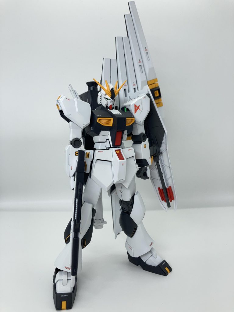 シールド裏の欠損部分もHGのパーツと繋ぎ合わせて完成度を高めました。ちらりと見えるアーマー裏もプラ板でディテールを追加しています。