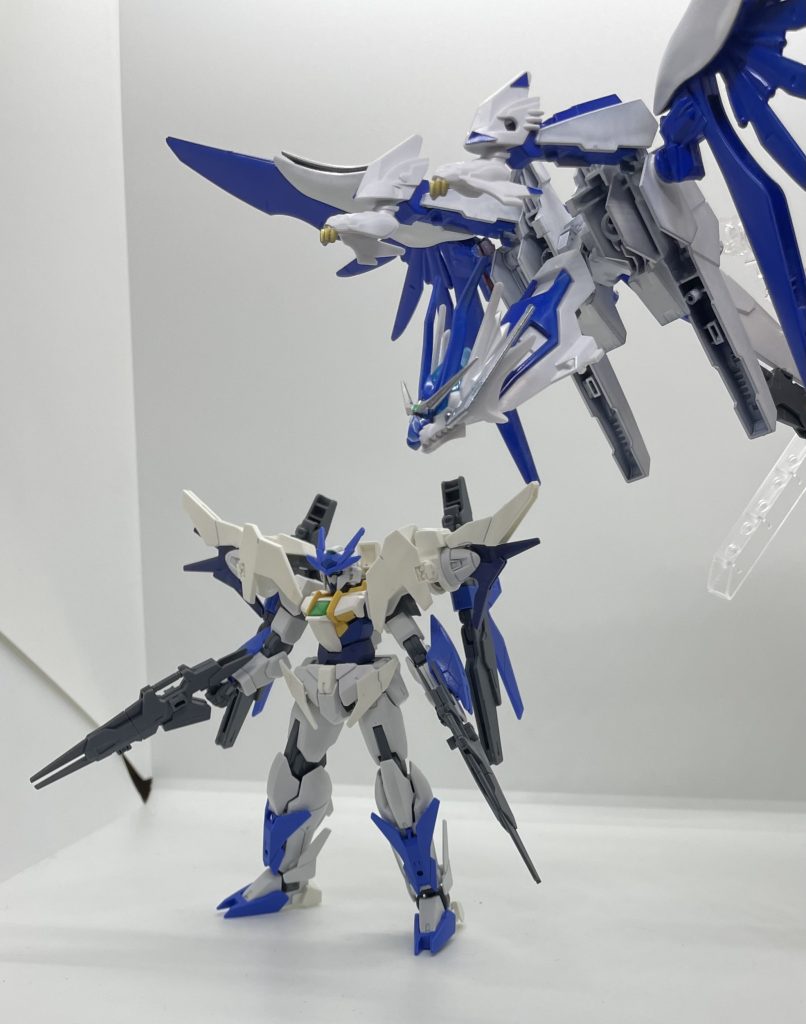 ベース元がでかいので結構でかいです。ビルドシリーズ系はドラゴンみたいなのと並べても違和感ないですね。スカイメビウス本体は改造はしてないです。この2体を合体することで