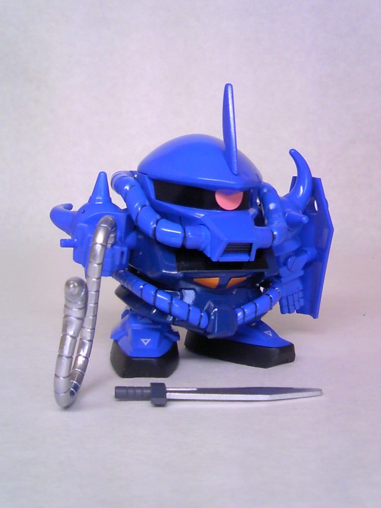 開店30分前、俺は店の前に着いたんだ。既に30人は並んでいた。もう少し早く来ればを後悔した。待て！ガンプラで並んでいるとは断定は出来ないぞ！希望を持つんだ！「かっとビングだ！俺！」そうこうしてるうちに開店時間に店員が自動ドアを開ける・・・。次の瞬間、店内に人が吸い込まれていった。おもちゃ売り場に３、６、８いや10人ちょい俺の前にいる！そのままドラクエ歩きで10人以上が連なって行ったんだ。果たしてあるのか？大型HG！俺の手に入るっていうのかい？俺を導いてくれ・・・ララァ・・・。おもちゃ売り場に着くと更に人がバラけれた。更に奥だ！ガンプラ売り場はなぁ！横から人がぁぁああ！何？！入口は一つじゃなかったってのかい！そこから人々が目的プラモに散開行動を取る！俺はビルダーズシリーズコーナーに目指す！俺はこの時、気が付かなかったんだ。新商品コーナーに行かなければならなかったことに・・・。ビルダーズシリーズ！ここだ！俺は両目をフル回転させる！ゾックの両眼のように！（大型プラモは箱はデカいはず！探せ！探せ！探せ！ウリィィィイイイ！）そこぉ！2個見つけたぁ！その目前に3人の同志が！いやここは敵だな！「間に合えぇ、間に合ぇぇぇ・・・」正にコウ・ウラキの気分。もちろん、2個は奪取された・・・。買いそびれたもう一人と顔を見合わせる俺・・・。なんで今日発売で2個？おかしくね？仕方ないな。少し回って帰るか、と新商品コーナー回ってみると大量にあれが！！！こっちかい！そうだ！そりゃそうだね！普通はこっち見なきゃね。なんなくGET！「これで戦えるよ、この新しいガンプラで、ありがとう、ラクス」とキラになりきって売り場を後にした。さて、久々に来たからすこし見て回ってみるか。