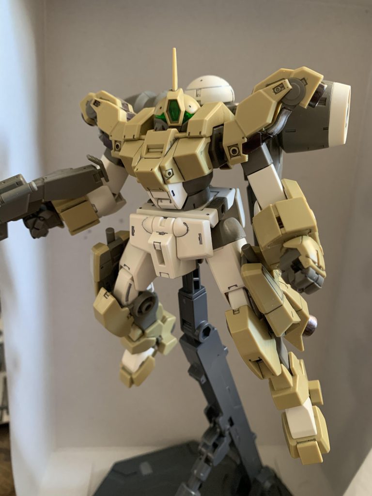 ウェザリング前です。墨入れとリハビリ兼練習がてら少しだけスジボリもしています。