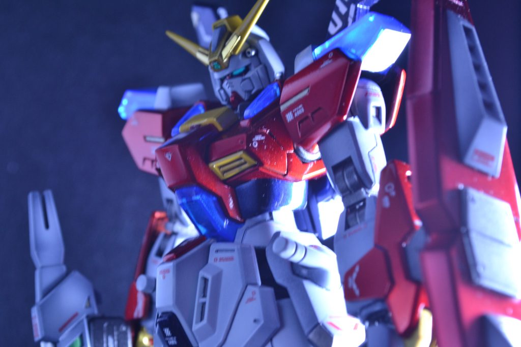 ネイビー部をとても悩みました。最初はティターンズブルーを使おうと思ったのですが、急遽思いつきでプリズムブルーブラックにパールサファイアを混ぜると角度によって表情の違うネイビーパールになりました。お気に入りポイントです。