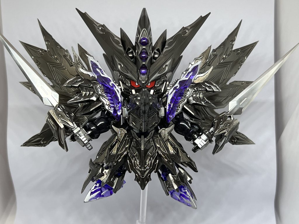 今回は左右分割はしない、と決めたので胸部以外の真ん中の合わせ目は消しました。