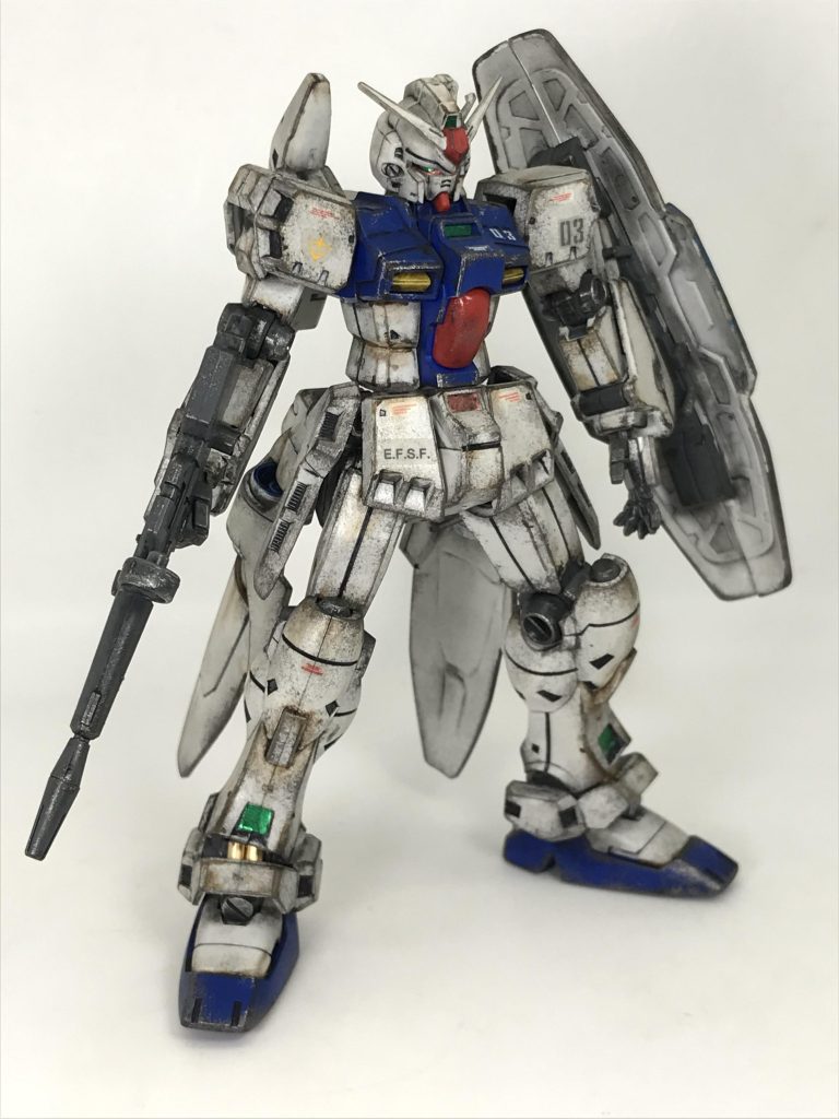 古いキットなのでスネに合わせ目が…もちろんガンプラ復帰した頃の私は合わせ目など消してません🙄いや…今でもあまり消しませんが…今ならスネくらいは消すかな…