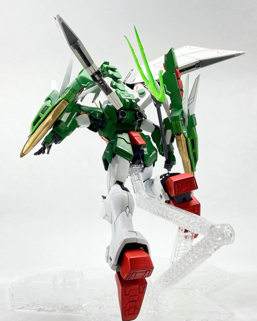 ウイング裏にスラスター風ディテールを追加しています。