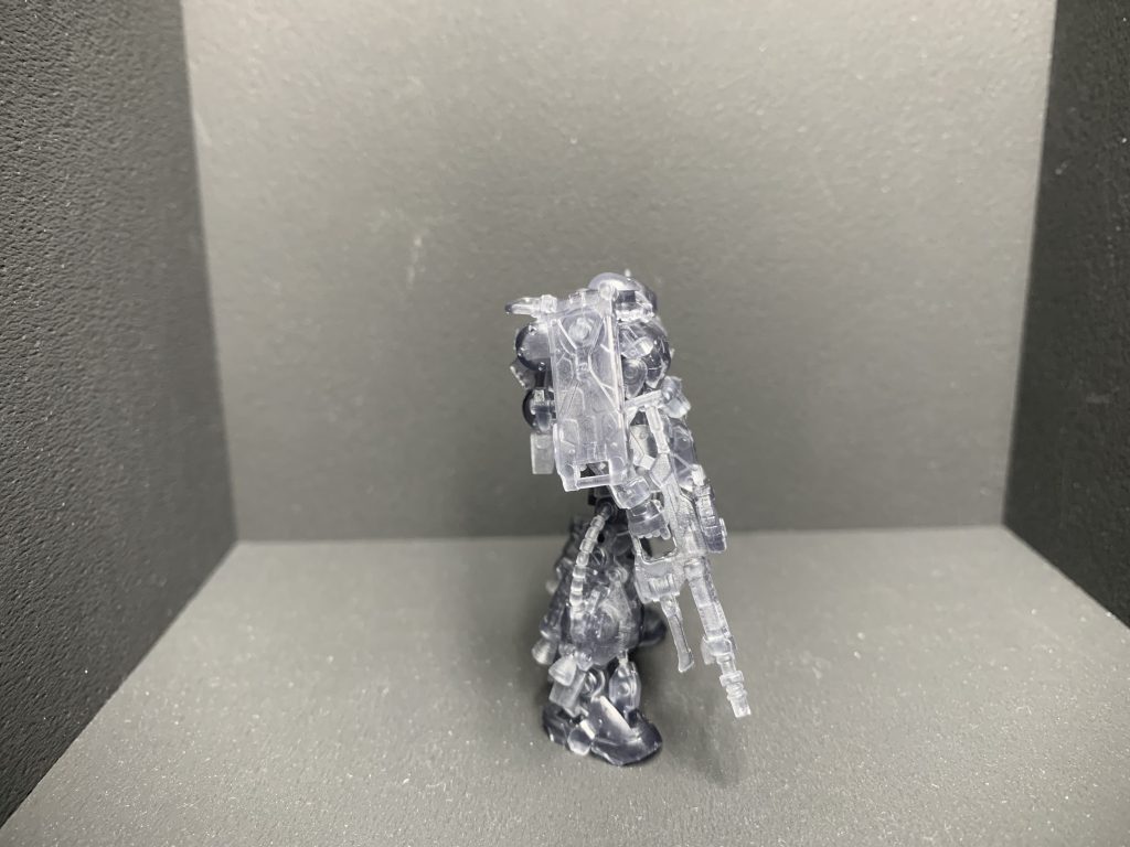 右側面。このカラーのシールドならシールドに隠れながらうっすらシールド越しに視覚確保できるかも???