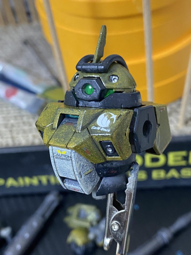 その後デカールを貼ってみたけどなんか浮いちゃうなぁ〜と思ってつや消しとウェザリングを全体的に施しました❗️ウェザリングはタミヤのウェザリングマスターを使ったんですが、あれってつや消し吹いた後にしないとうまく定着しないんですね💦いい勉強になりました😊