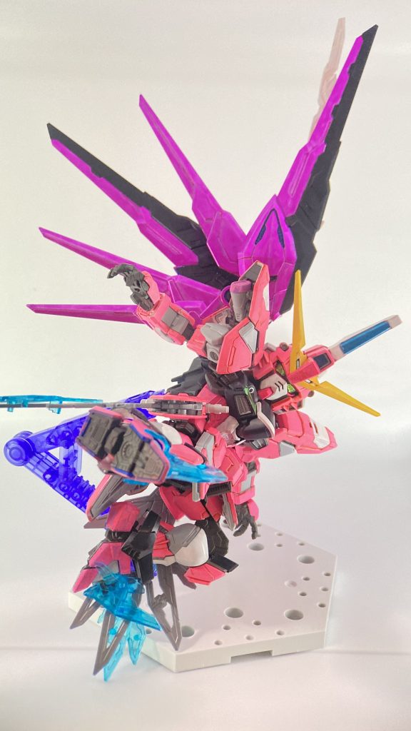 キック。足の甲、腰のウイングからエフェクトが出せます。こちらも曹操ウイングガンダムから取ってきました。ﾓｳﾔﾒﾙﾝﾀﾞ!