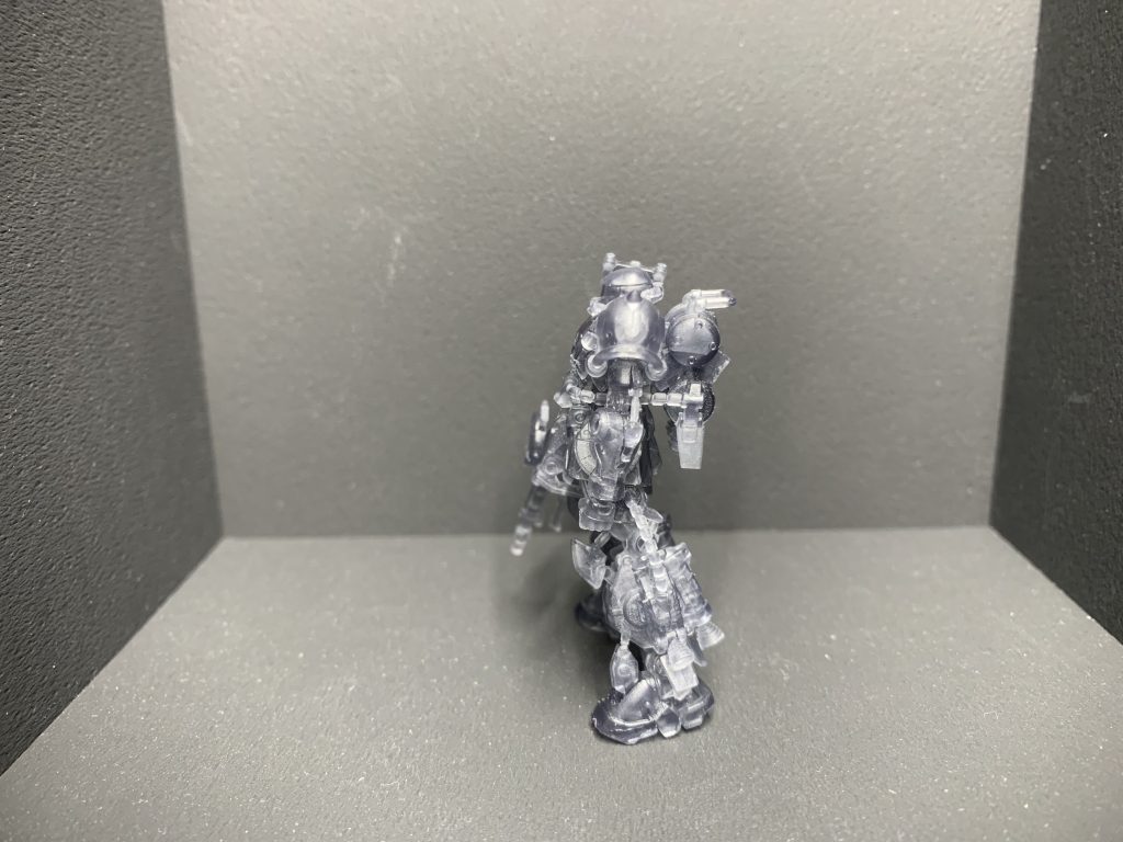 左側面。スパイクアーマーのトゲトゲが少なくなってるけどこれはこれでいいですね。でもタックルする時トゲトゲ1個で足りてますか?