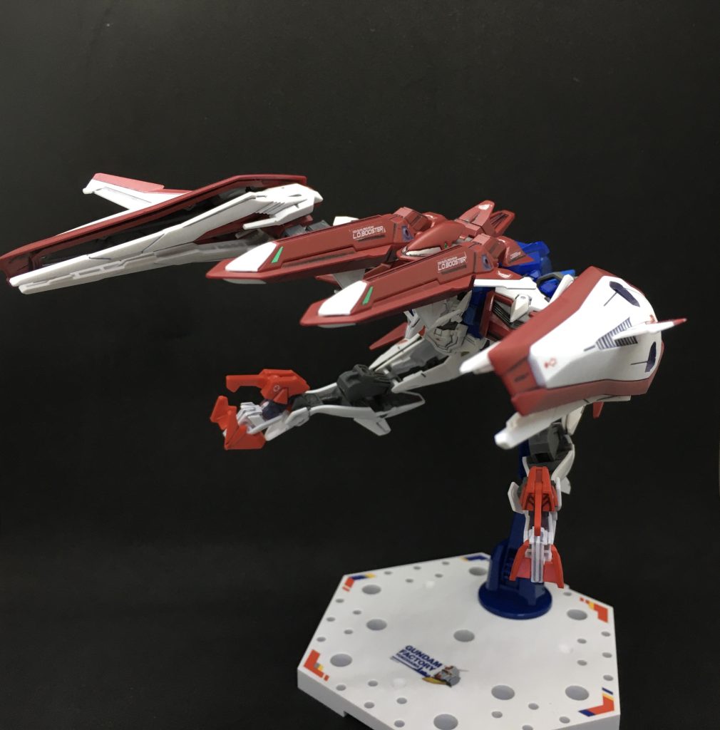 　キット用に新たに加わった脚部エキスパンドクロー。展開ギミックは面白いのですが、これを実際にかっこよく魅せるとなると難しい...