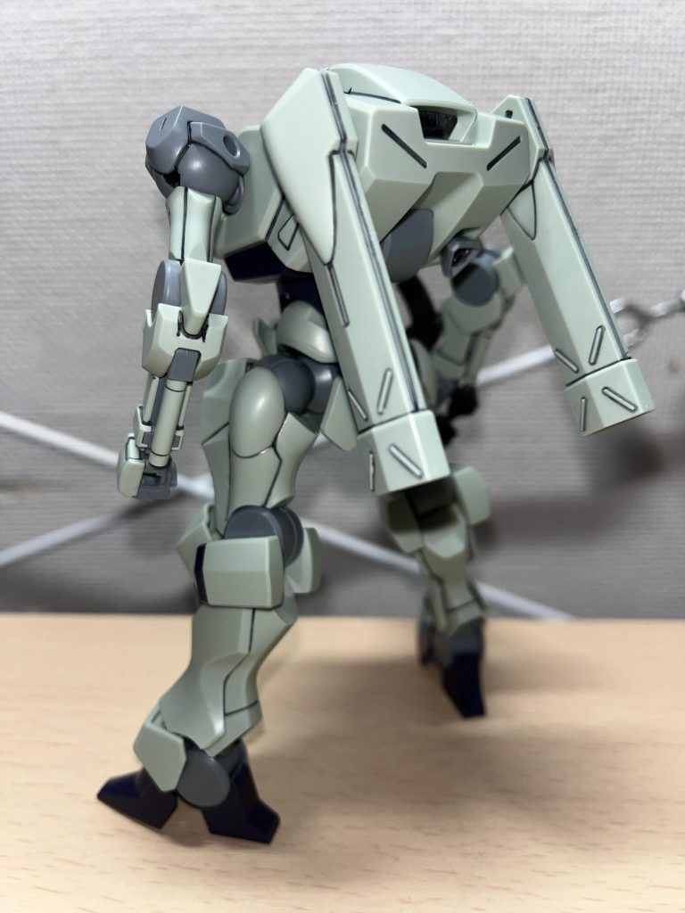 水星の魔女機体でも、私の中ではあんまり印象に残ってない方の機体でして。4号が乗ってたなぁとは思ってたんですが、エアリアルの僚機で地球寮の面々も乗ってたのは忘れてましたね。あの回、ミカエリスとベギルペンデが好きすぎて、、