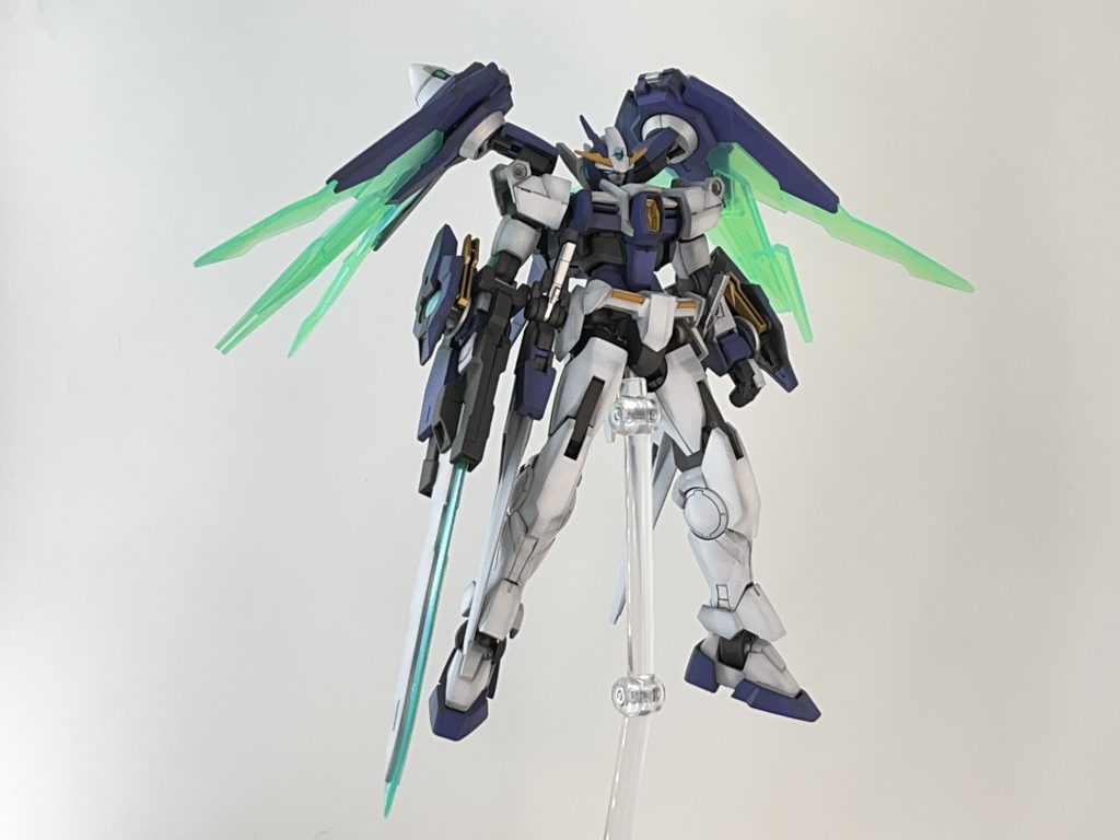 手首だけ連邦ハンドに換装して特に加工はしてないんですが、かっこいいですね。最近は、SEEDの再販品を作っていたのでより技術の進化を感じました🤣