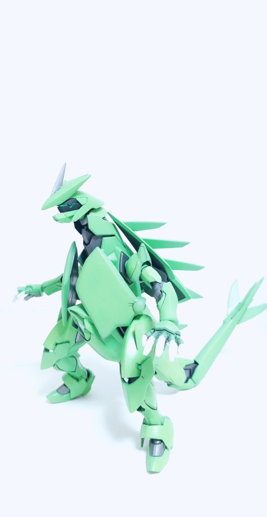 背中とお腹の装甲は翼パーツの流用