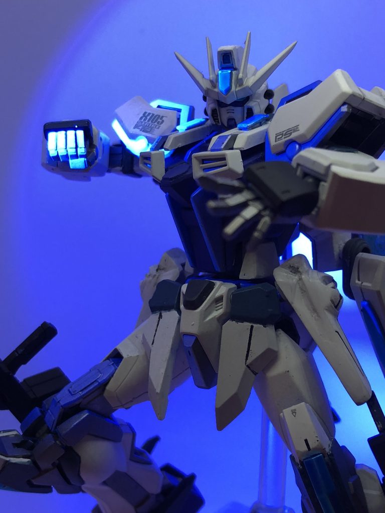 関節はフレームメタリック2と蛍光クリアーを混ぜて塗っていますのでブラックライトを当てるとRGシステムを再現できます！