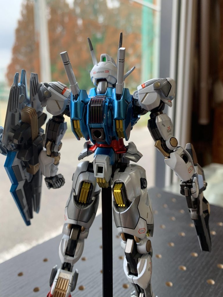 前回のキュベレイのパールが思いの外良かったので白部分は今回もパールコーティングしてみましたが、あまりパール感でませんでした…もっと何層も重ねたほうがよかったかなグレイで塗り分けた所にもパールコーティングしましたがこっちは淡いシルバーっぽくなっていい感じです いい知見が得られました