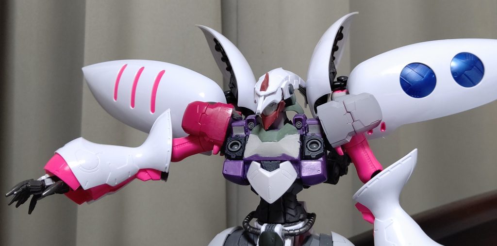 肩は色々スクラッチも入れながらスマートなサイズに修正。