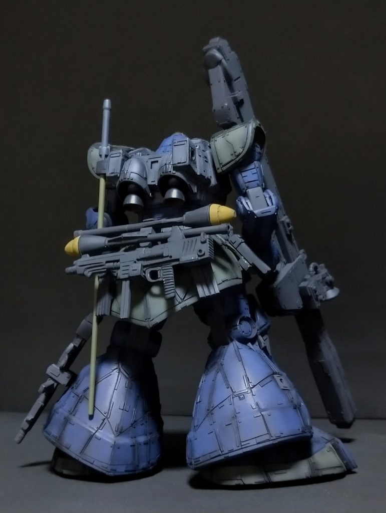 塗装してみるとこの重武装もさほど違和感が無いのに驚きました。