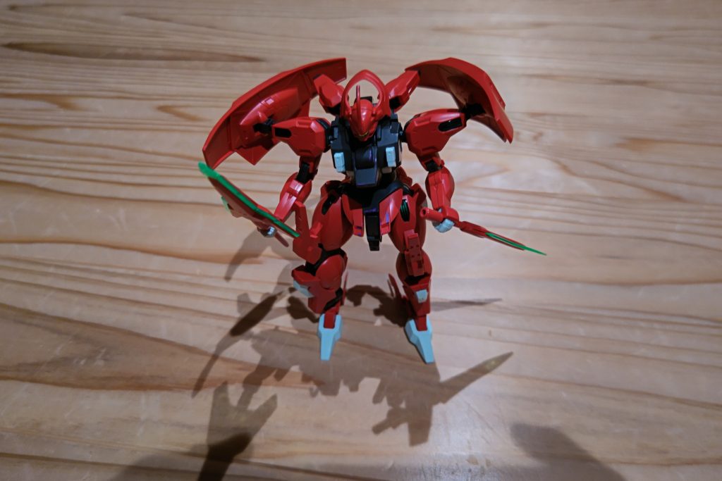 変形終了。まだ、素組みの状態なので、無改造でもここまでできるのはありがたいです。あまりにも投稿期間が空いてしまうので、こんなもので場繋ぎさせていただきます。