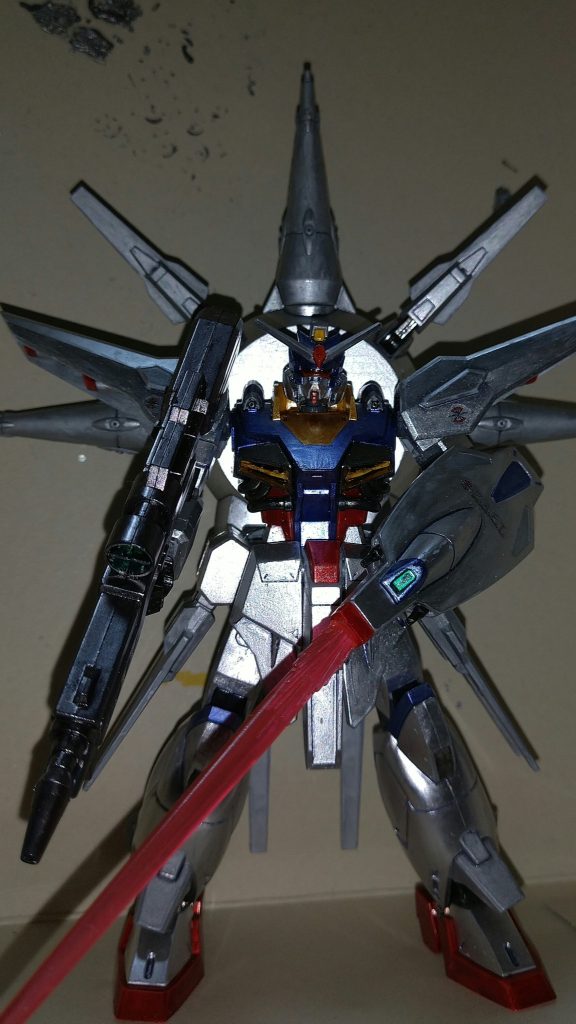 デカール貼る前。それにしても、最近のキットと比べると可動域が悪いなぁ…。HGCEかRGで出して欲しいな。暁とレジェンドの次ぐらいに。