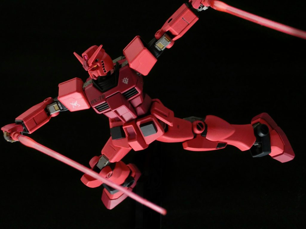 今回デカールの関係で非常に難航しましたキャスバル発起ネオジオンのシンボルは本来鷹販売しているものがなくRGとMGに付属してるものだけで入手困難なので、複数種のデカールから合いそうなものをピックして使用しております