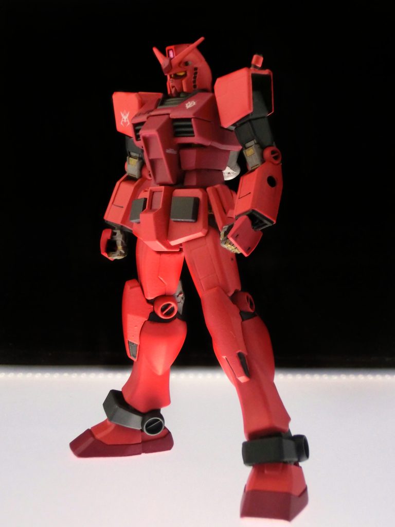 使用キットはEG ガンダム追加装備としてビームバズーカ（確かジオリジンのドム試作機に付属してたもの）を携行また追加装備の関係でハンドパーツをビルドナックル角に変更しております