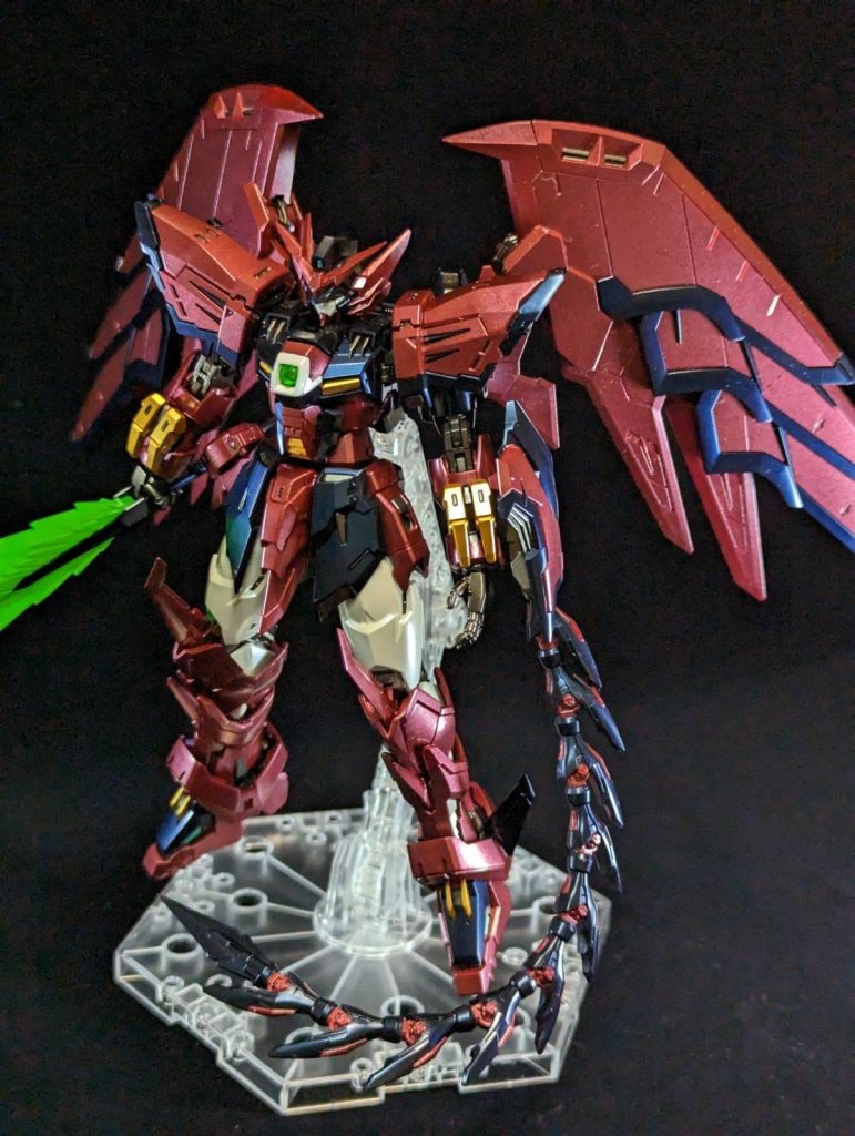 今回使用した塗料は赤:メタリックブラッディレッド(クレオス)紺:プリズムブルーブラック(ガイアノーツ)フレーム:ガンメタル(ガイアノーツ)金:9番ゴールド(クレオス)→パールゴールド(ガイアノーツ)白:ムーンストーンパール(クレオス)ビームサーベル:蛍光グリーン+ホワイト(クレオス)