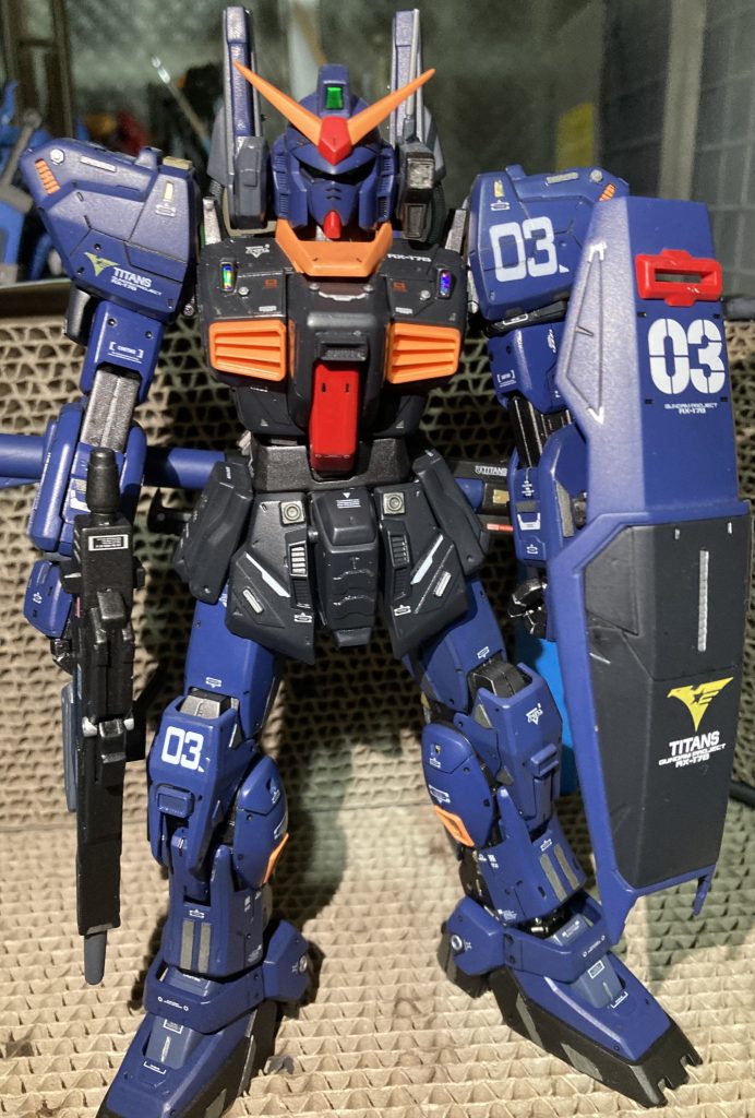 半光沢仕上げで、デカールで賑やかしてます。