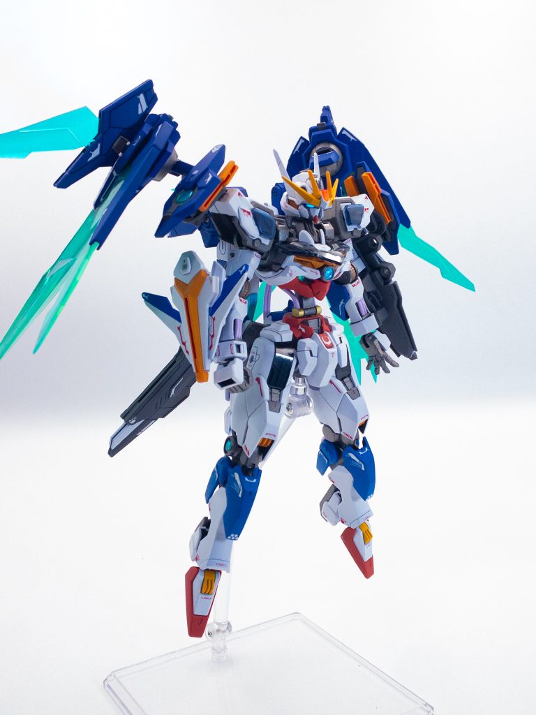 【ビットオンフォーム】ガンビットを全身に配置し機体の能力を強化する。ビットの配置を自在に変更することで機能を変化させあらゆる状況に対応できる。