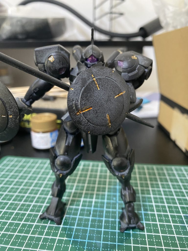 ここからは製作中の写真です😃黒までスポンジ塗装したところです。当初は黒騎士ハインドリー作ろう!と思ってたんだよなぁ