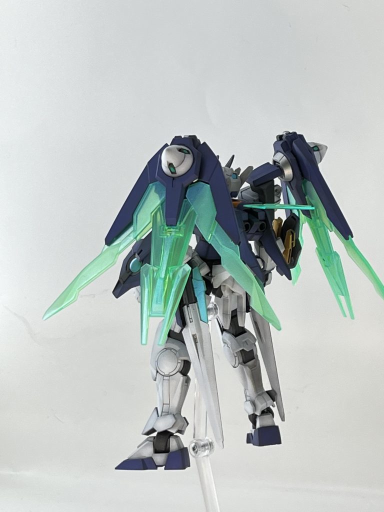 GNソードⅢをHGダブルオーライザーから拝借して装備させました!機体コンセプト的に不要なんでしょうけど、大型の剣がある方が個人的には好きです!