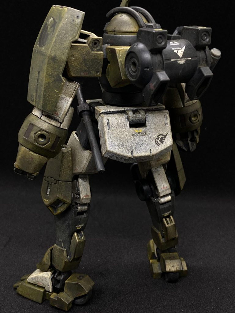 うしろから!バックパックもいい感じにできて満足!しれっと警棒ぶらさげてる笑